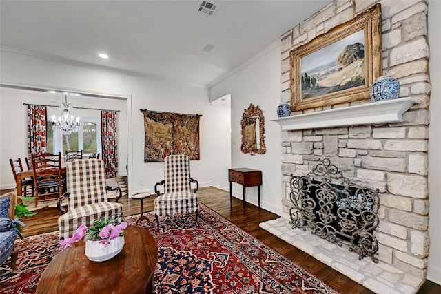 2405 Westlake Pass, Austin, TX 78746 - living area featuring a chandelier, wood finished floors, crown molding, recessed lighting, and a fireplace