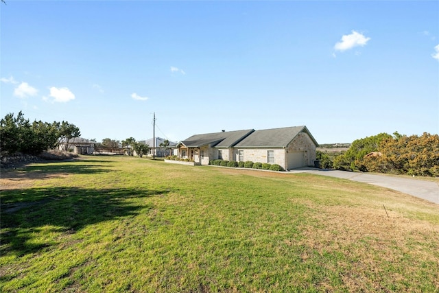 view of front of home featuring a front yard, driveway, and an attached garage