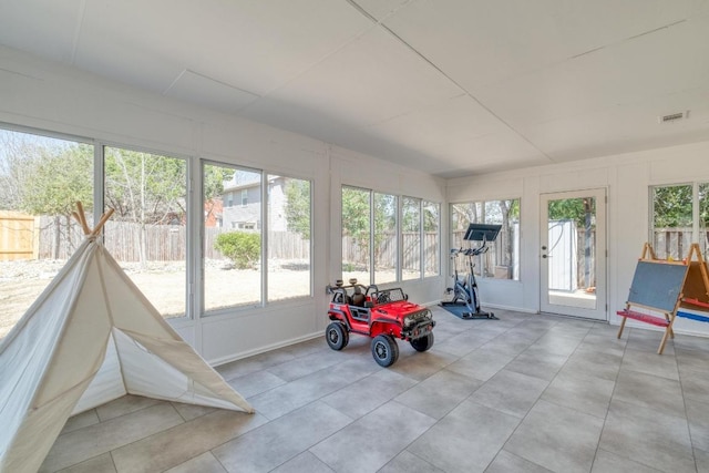 sunroom / solarium featuring visible vents