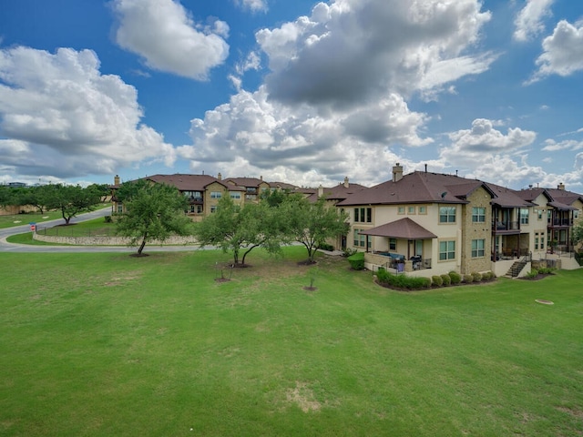 view of yard featuring a residential view