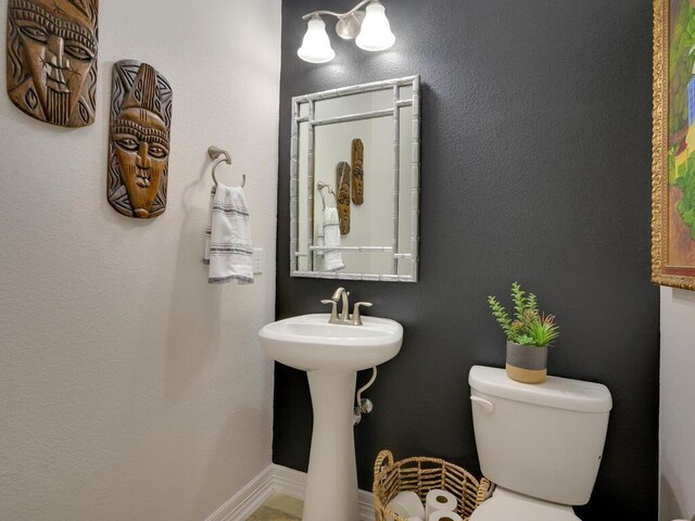 804 San Remo Blvd Unit 26B, Lakeway, TX 78734 - bathroom featuring toilet