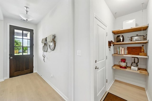 107 Trailside Ln, Bastrop, TX 78602 - foyer with light wood finished floors and baseboards