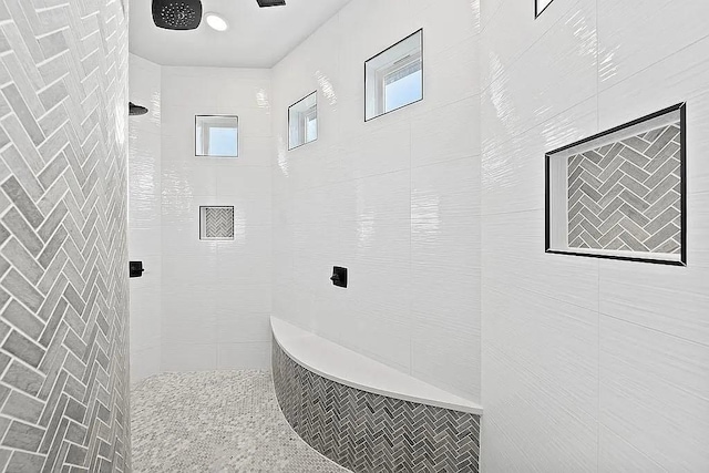 full bathroom featuring tiled shower