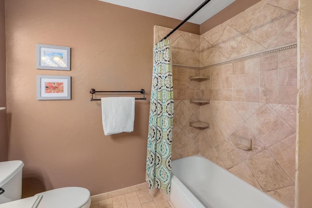 bathroom with baseboards, tile patterned floors, toilet, and shower / tub combo with curtain