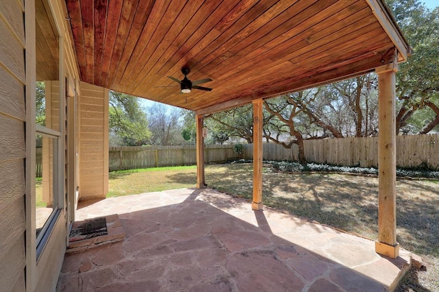 view of patio with a fenced backyard and ceiling fan