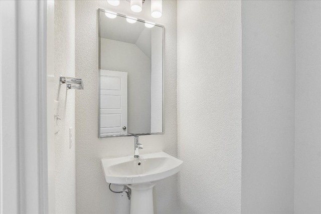 842 Nadal Path, Round Rock, TX 78664 - bathroom featuring a textured wall and a sink