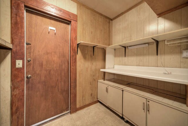5600 Lakeview Dr, Austin, TX 78734 - interior space