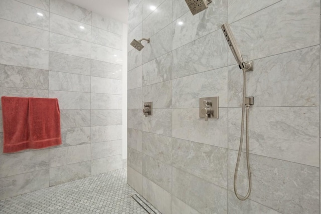 bathroom featuring a tile shower