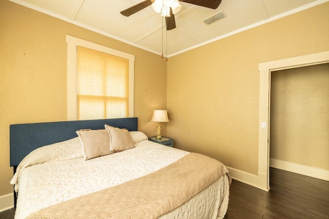 626 Saint Vincent St, Gonzales, TX 78629 - bedroom featuring crown molding, wood finished floors, baseboards, and ceiling fan