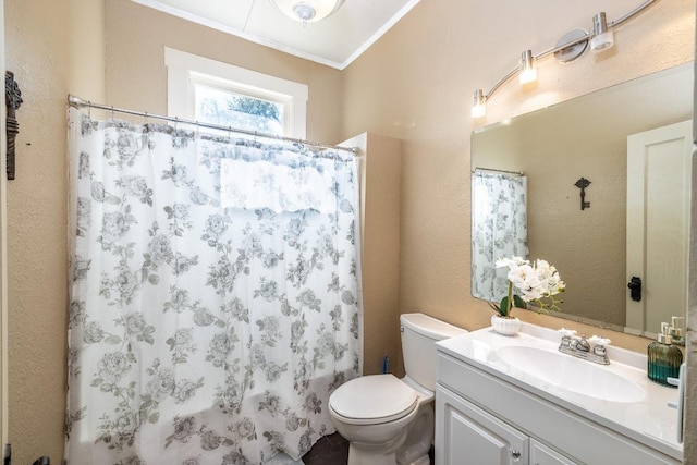 626 Saint Vincent St, Gonzales, TX 78629 - bathroom featuring vanity, crown molding, toilet, and a shower with curtain