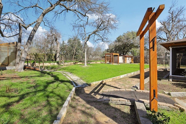 view of yard featuring an outdoor structure and a shed