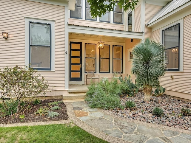 entrance to property featuring a porch