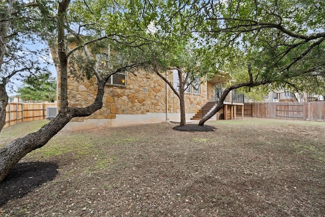 view of yard featuring a fenced backyard