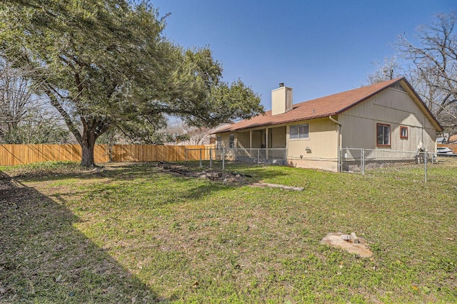 view of yard featuring a fenced backyard