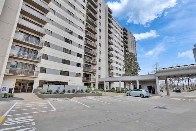 40 N Interstate 35 Hwy Unit 2D4, Austin, TX 78701 - view of property with uncovered parking