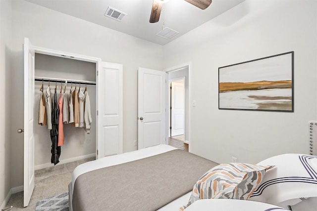 carpeted bedroom featuring baseboards, visible vents, a closet, and ceiling fan