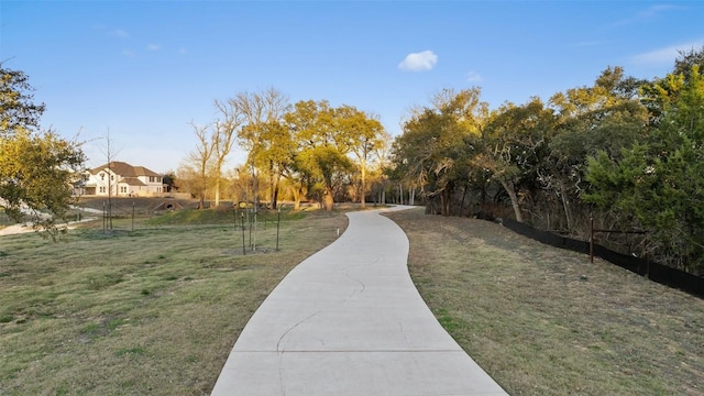 view of property's community featuring a lawn