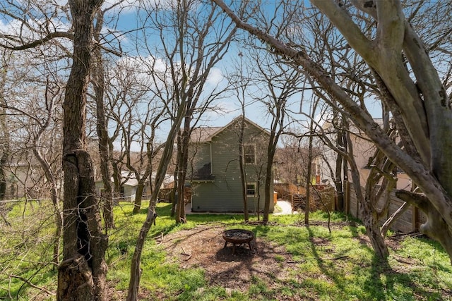 view of yard featuring fence and a fire pit