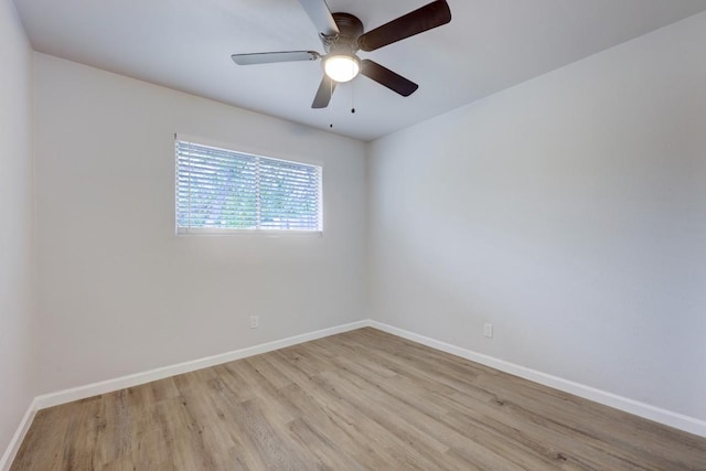 unfurnished room featuring light wood-type flooring, ceiling fan, and baseboards