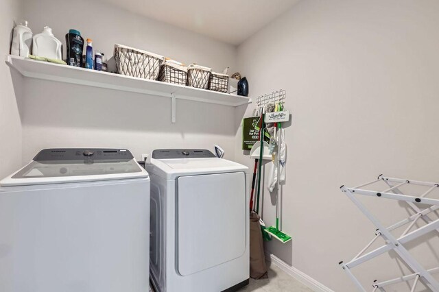349 High Plains Pass, Liberty Hill, TX 78642 - washroom with washer and dryer and baseboards