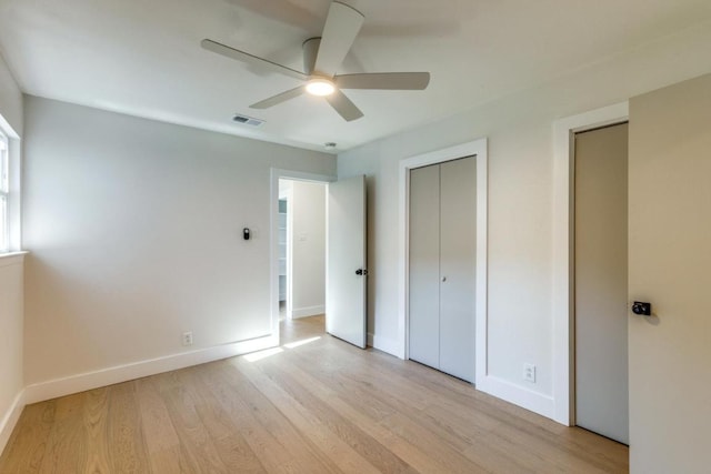 unfurnished bedroom featuring light wood-style floors, baseboards, visible vents, and ceiling fan