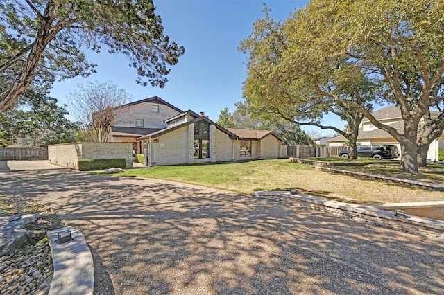 view of front of house featuring a front yard and fence