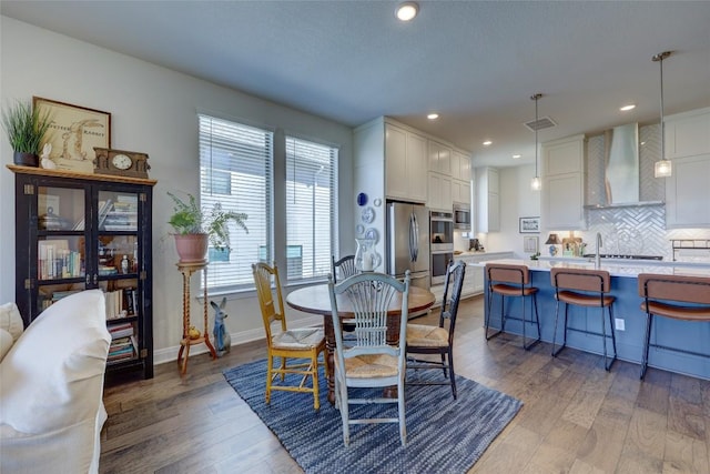 dining area with visible vents, recessed lighting, wood finished floors, and baseboards