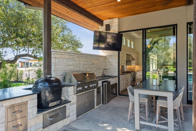 view of patio featuring a sink, area for grilling, and outdoor dining space