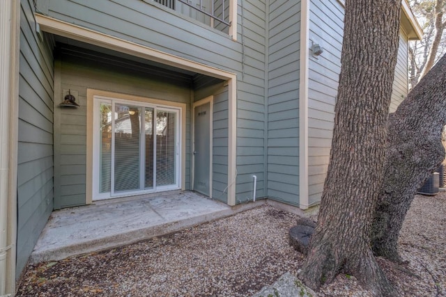 property entrance featuring a patio