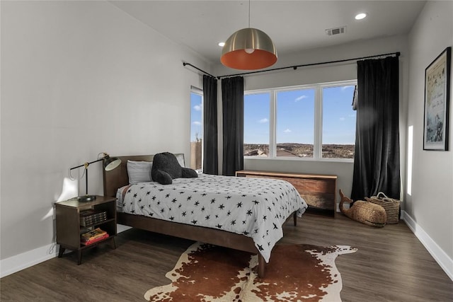 bedroom with baseboards, visible vents, wood finished floors, and recessed lighting