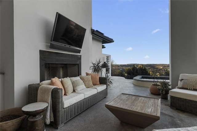 view of patio / terrace featuring an outdoor living space with a fireplace