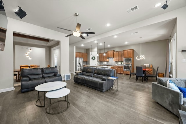 living area featuring ceiling fan, recessed lighting, visible vents, baseboards, and dark wood-style floors