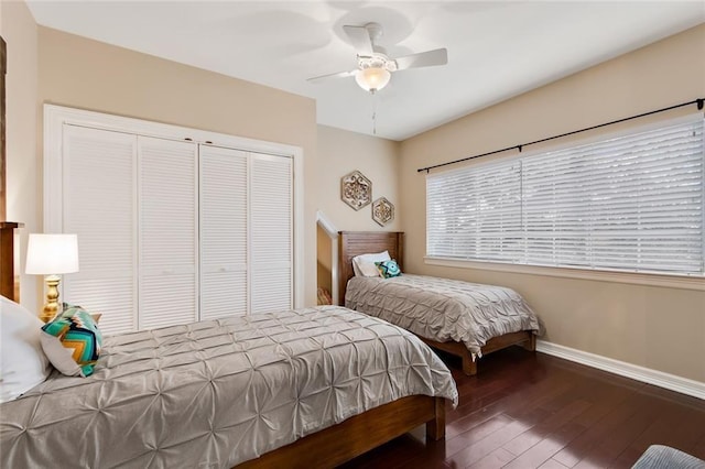 bedroom with ceiling fan, a closet, wood-type flooring, and baseboards