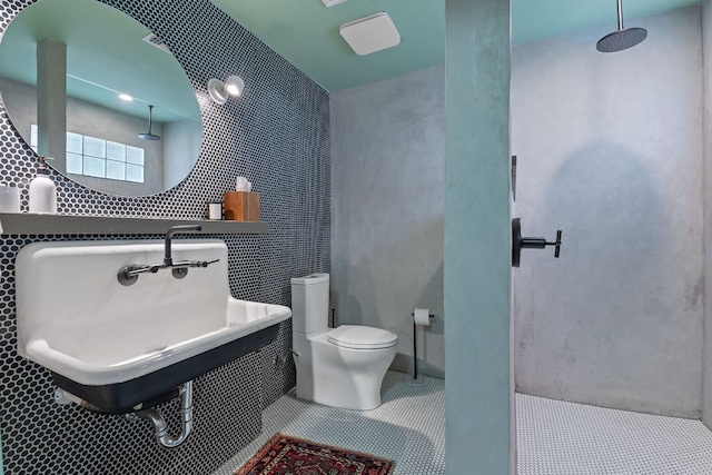 full bath featuring toilet, tile patterned flooring, and walk in shower