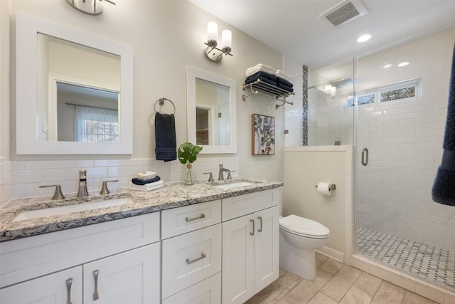 full bath with toilet, visible vents, decorative backsplash, and a sink