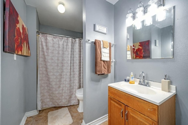 bathroom with curtained shower, baseboards, vanity, and toilet