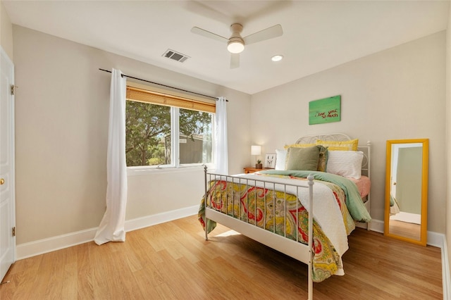 bedroom with ceiling fan, recessed lighting, wood finished floors, visible vents, and baseboards