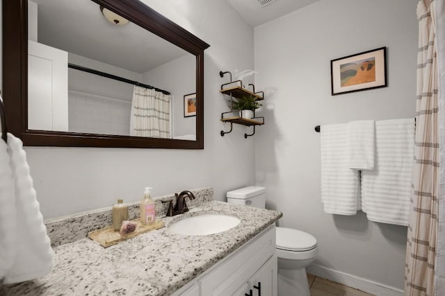 bathroom featuring curtained shower, vanity, baseboards, and toilet