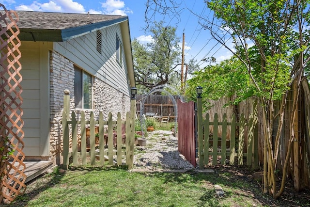 view of yard featuring fence