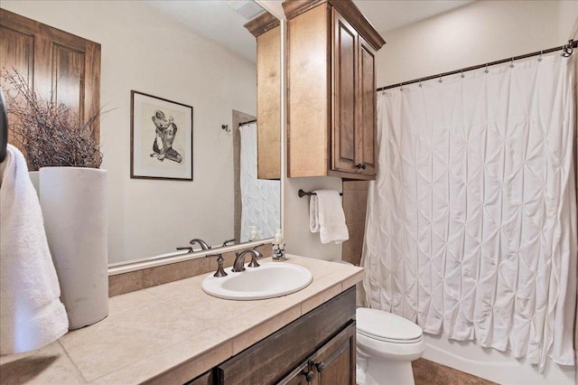 full bath with shower / bathtub combination with curtain, vanity, and toilet