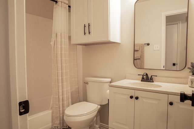 bathroom with vanity, toilet, and shower / tub combo with curtain