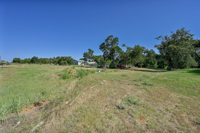 view of yard featuring a rural view