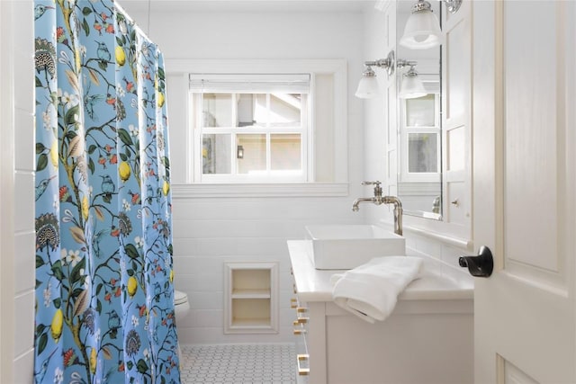 full bathroom featuring a shower with curtain, tile patterned flooring, vanity, and tile walls