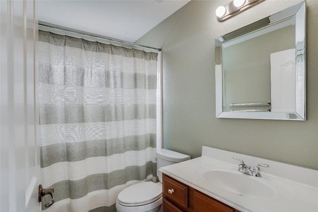 full bath with vanity, toilet, and a shower with curtain