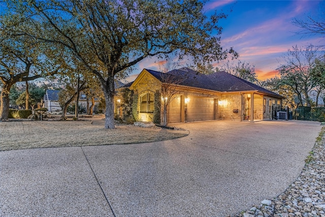 view of front facade with a garage and driveway