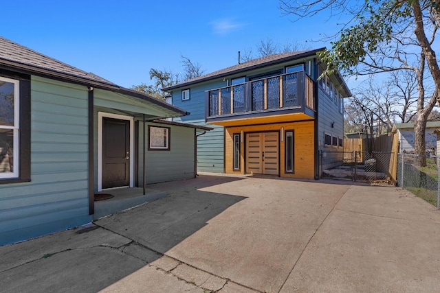 2702 S 2nd St Unit 1 & 2, Austin, TX 78704 - view of front of property with a balcony and a gate