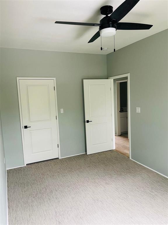 unfurnished bedroom with carpet floors, ceiling fan, and baseboards