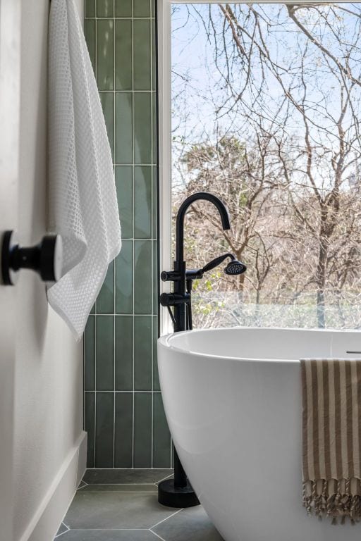 full bathroom featuring a freestanding bath and a sink