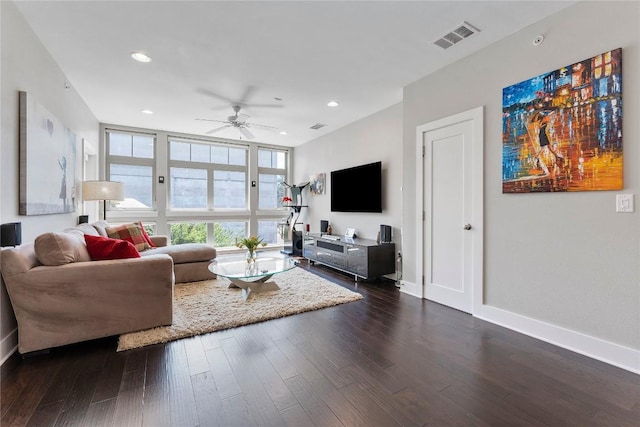 living area featuring baseboards, visible vents, a ceiling fan, wood finished floors, and recessed lighting