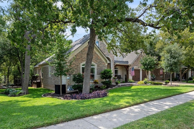 view of front of home featuring brick siding and a front yard